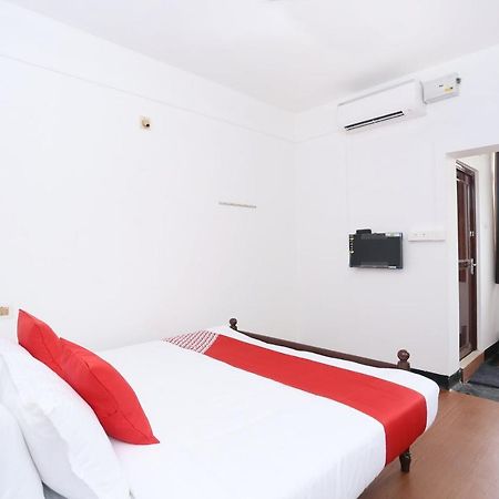 Oyo Flagship Kaveri Tourist Home Guruvāyūr Exteriör bild