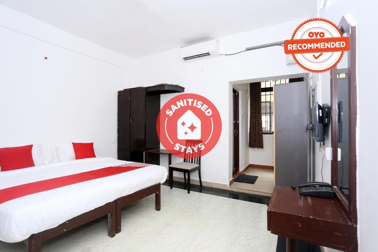 Oyo Flagship Kaveri Tourist Home Guruvāyūr Exteriör bild