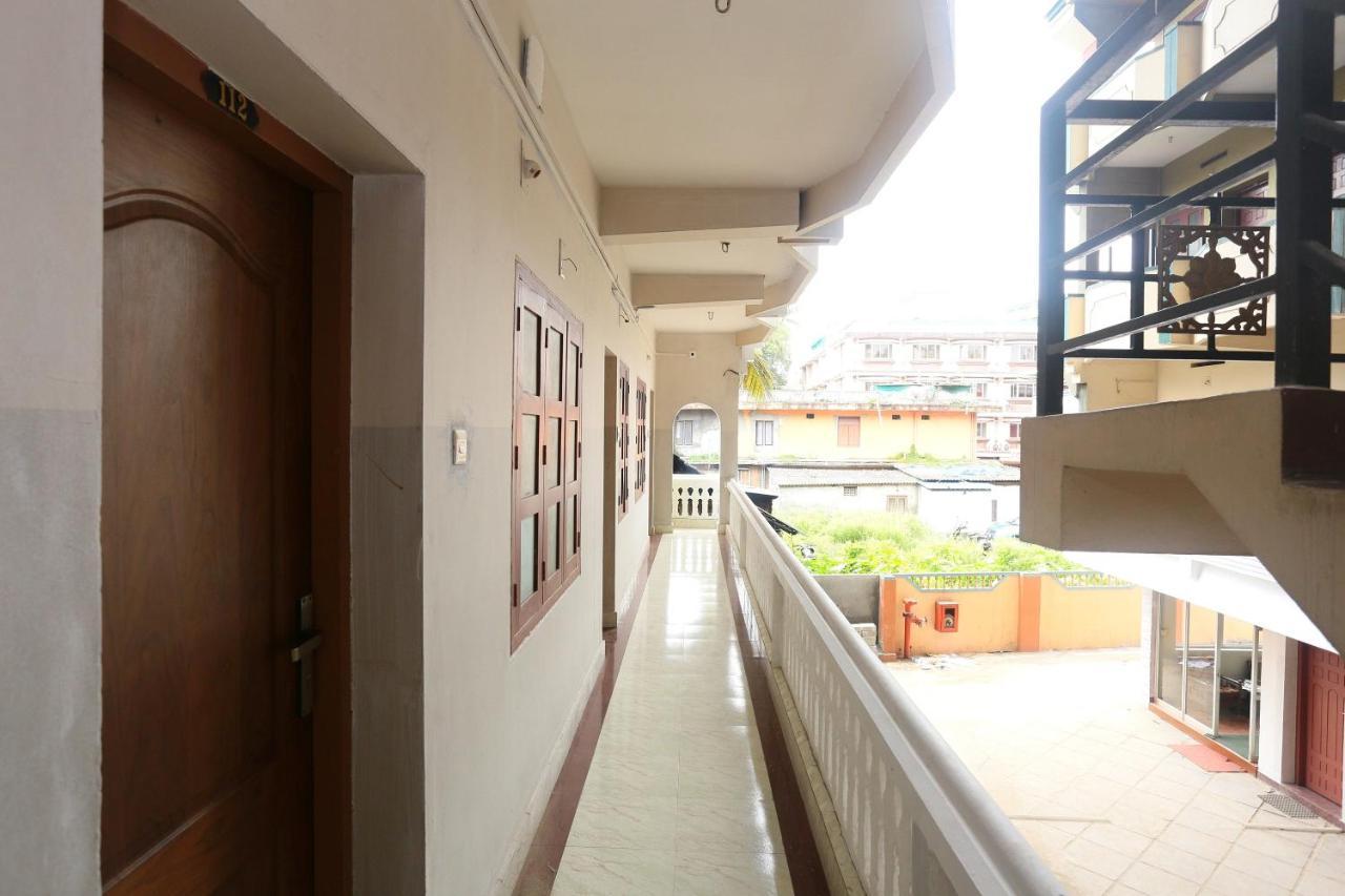 Oyo Flagship Kaveri Tourist Home Guruvāyūr Exteriör bild