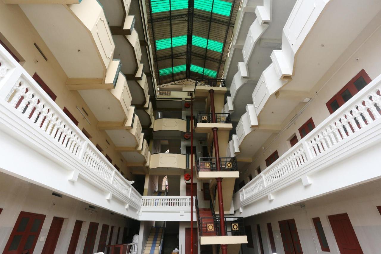Oyo Flagship Kaveri Tourist Home Guruvāyūr Exteriör bild