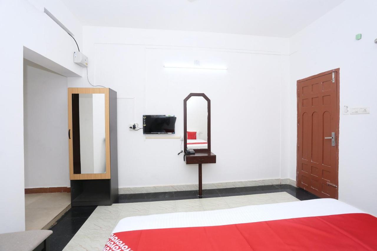 Oyo Flagship Kaveri Tourist Home Guruvāyūr Exteriör bild