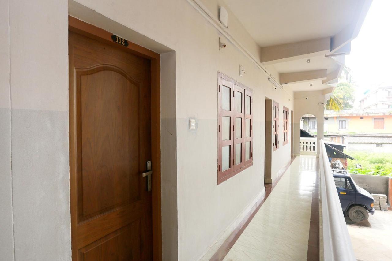 Oyo Flagship Kaveri Tourist Home Guruvāyūr Exteriör bild