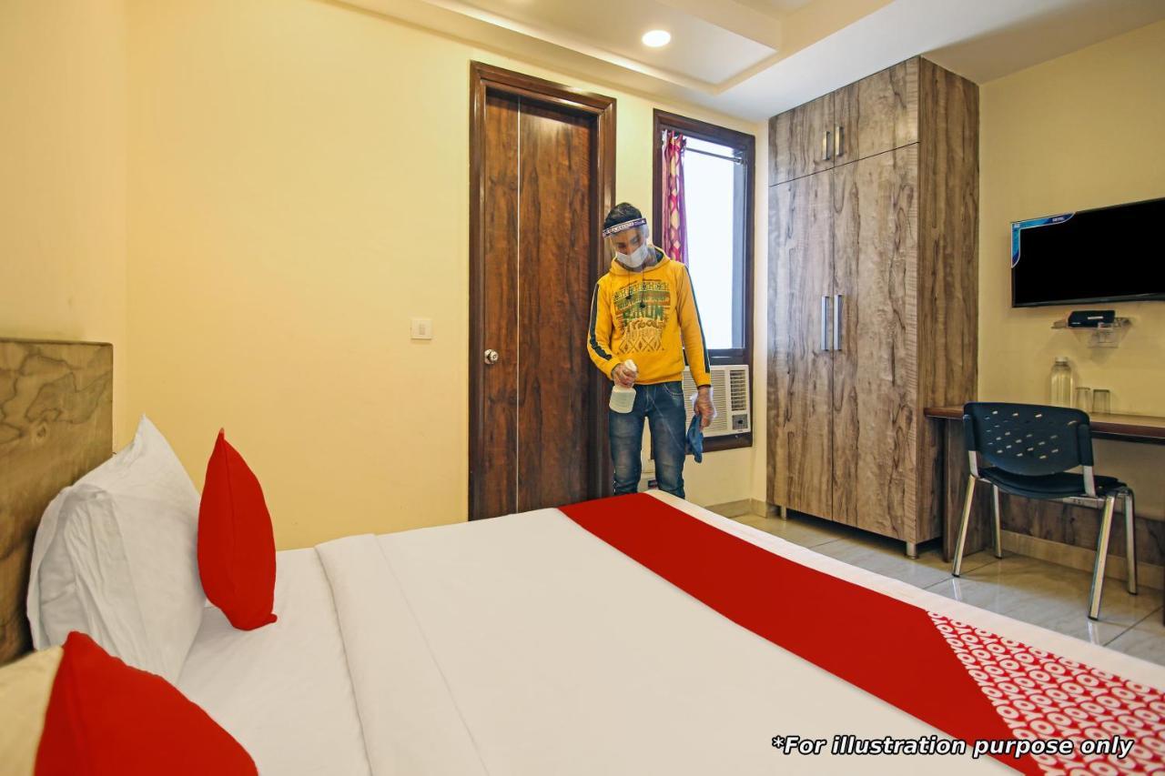 Oyo Flagship Kaveri Tourist Home Guruvāyūr Exteriör bild